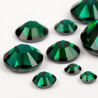 Стразы EMERALD (100 шт) ss 6